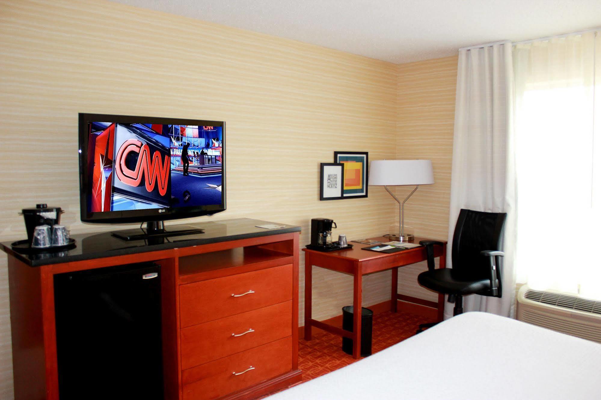 Fairfield Inn & Suites Detroit Farmington Hills Bagian luar foto