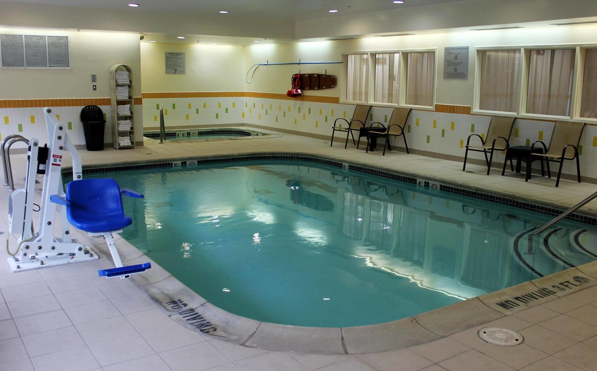Fairfield Inn & Suites Detroit Farmington Hills Bagian luar foto